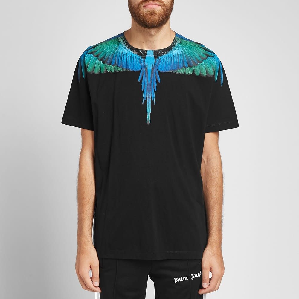 10 09 2019 marceloburlon bluewingstee black cmaa018f190010061088 bb m1 jpg Marcelo Burlon Blue and Green Wings T-Shirt in Black