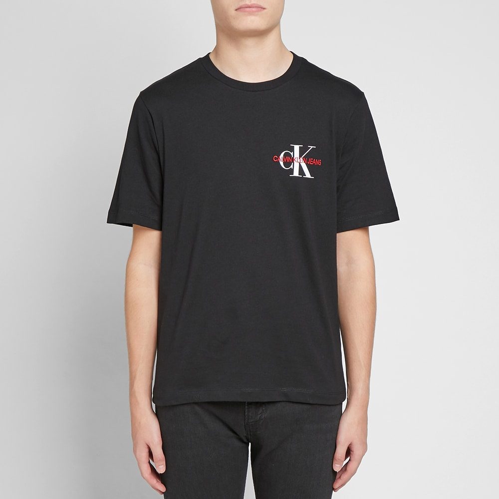 27 08 2019 calvinklein chestlogotee black j30j313438bae mo m1 jpg Calvin Klein Chest Logo T-Shirt in Black